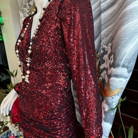 IORANE RED SEQUINED V NECK PEEKABOO MIDDLE SHEATH COCKTAIL DRESS 38/SMALL - Picture 10 of 11